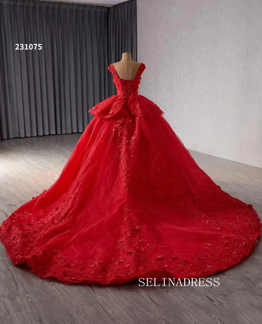 Luxury Red Straps Lace Appliques Ball Gowns Long Formal Dresses Evening Dress 231075