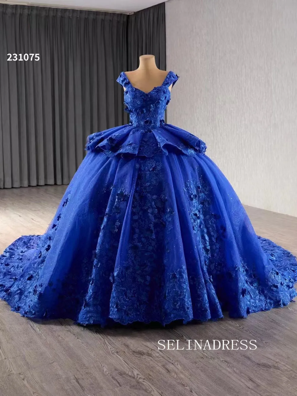Luxury Red Straps Lace Appliques Ball Gowns Long Formal Dresses Evening Dress 231075