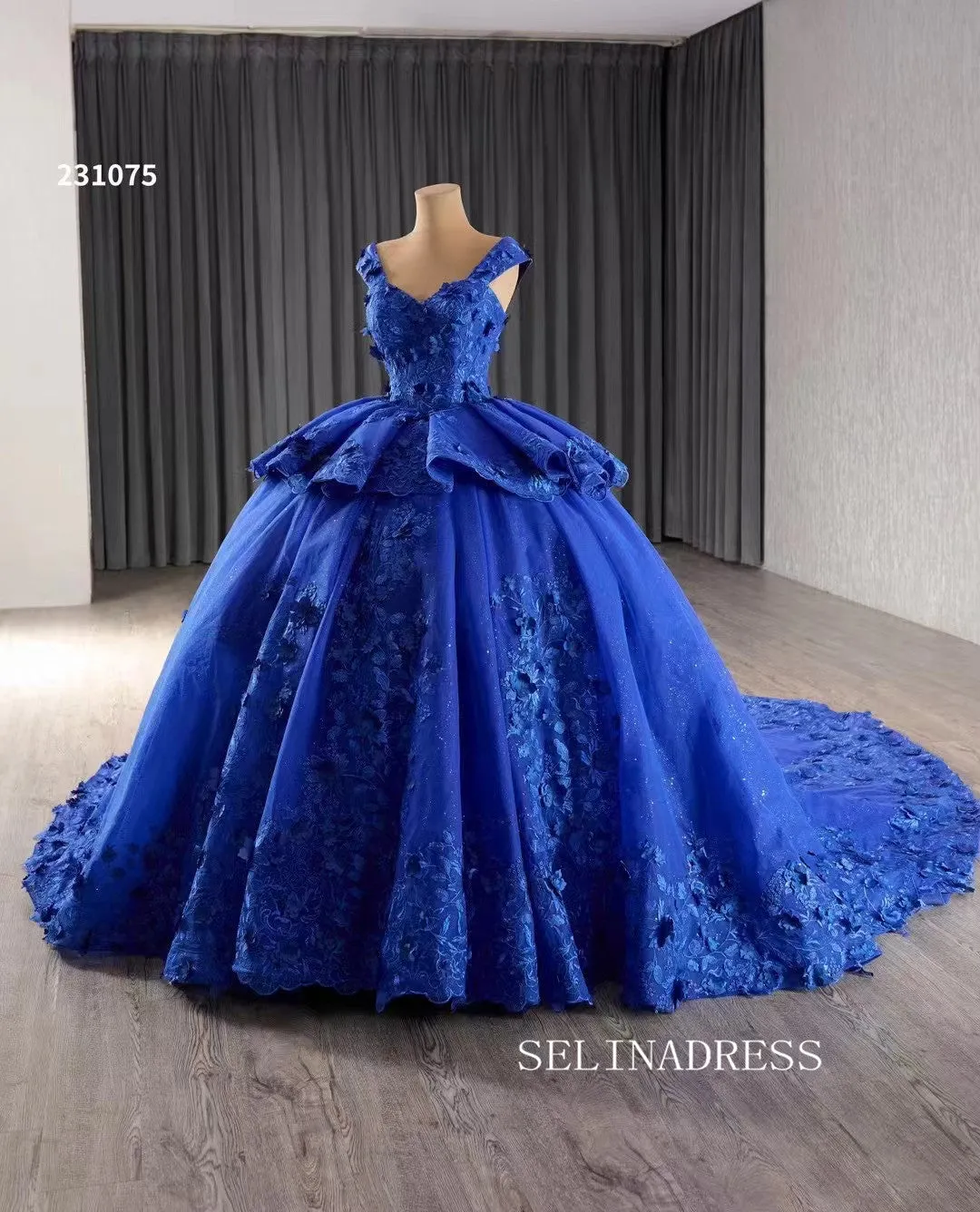 Luxury Red Straps Lace Appliques Ball Gowns Long Formal Dresses Evening Dress 231075